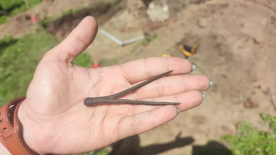 La boussole trouvée en Pologne, sous les jardins de la cathédrale de Frombork © Courtoisie Warmian Exploration Group