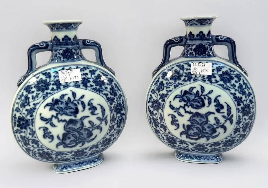 Deux vases chinois du XVIIIème siècle vendus aux enchères pour 300 000€